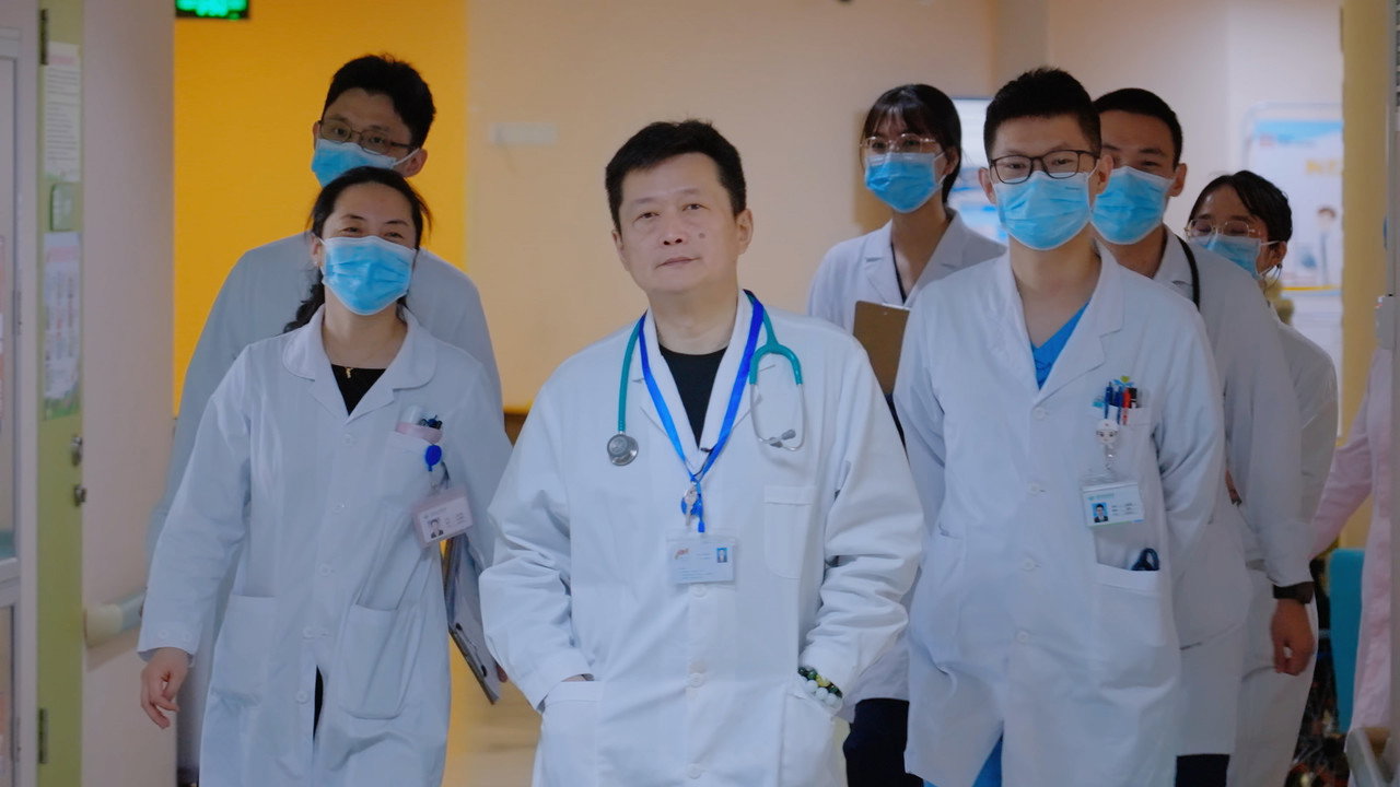 闪闪的儿科医生剧照