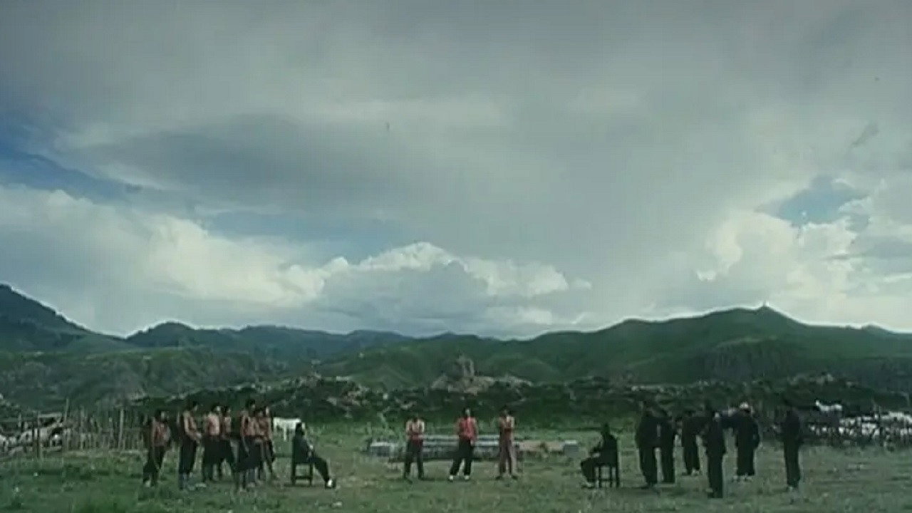 黄沙·青草·红太阳剧照
