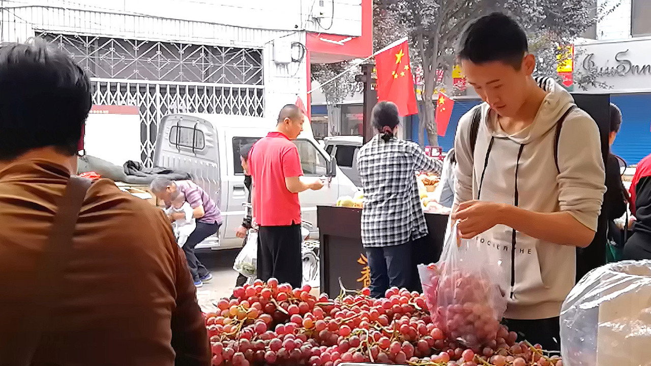彩色葡萄剧照