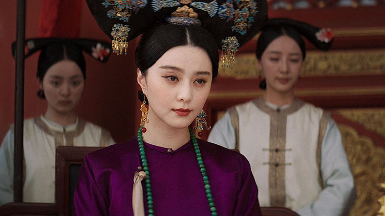 画框里的女人剧照