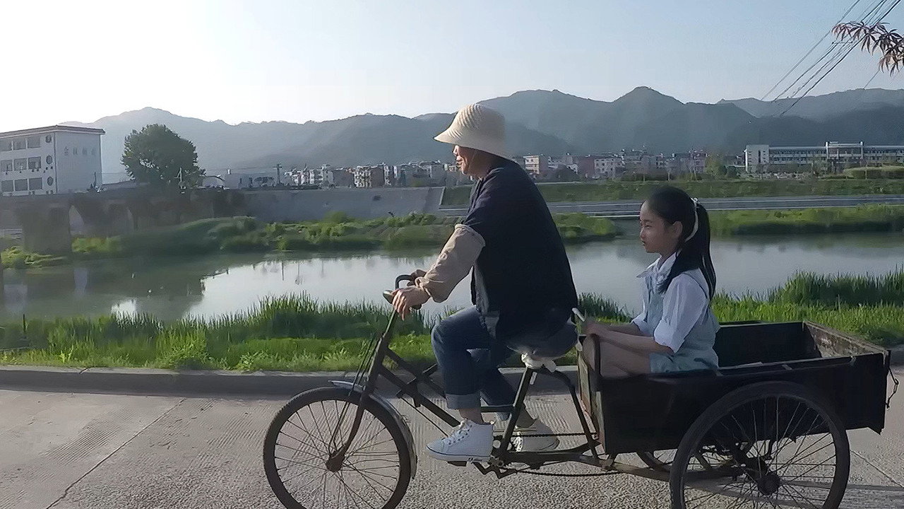 迟到的钢琴剧照