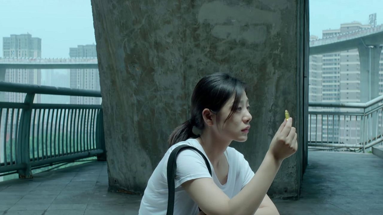淡蓝琥珀剧照