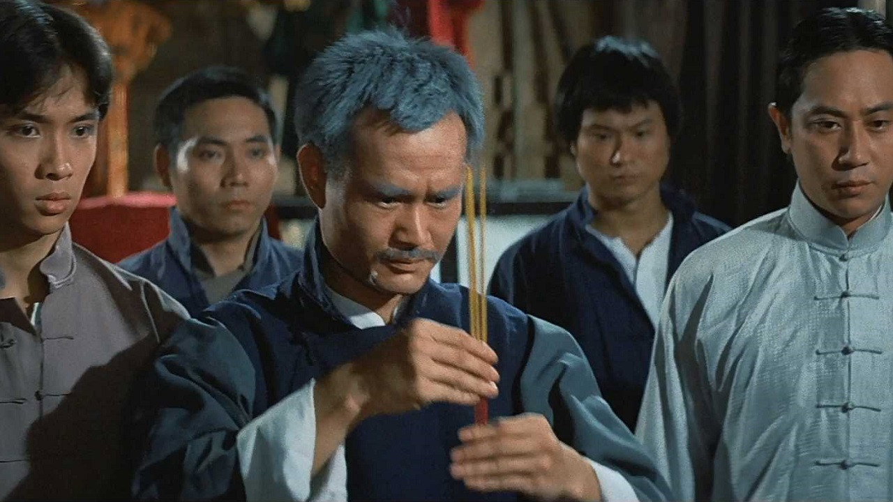 人吓鬼剧照