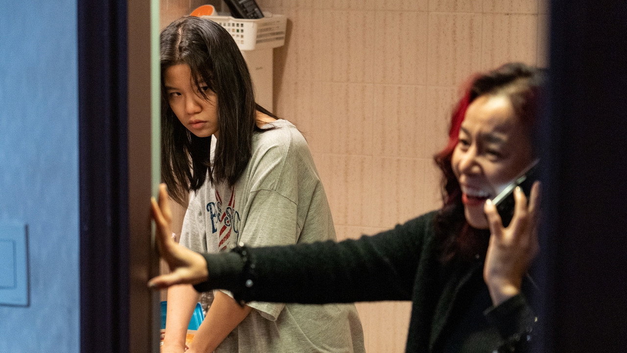 两位穿着同样内衣的女子剧照