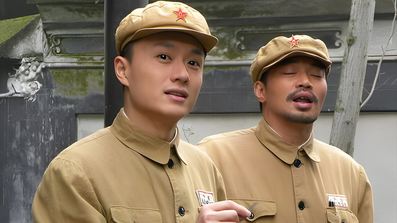 警察遇到兵剧照