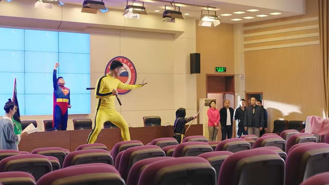 麻烦专家剧照