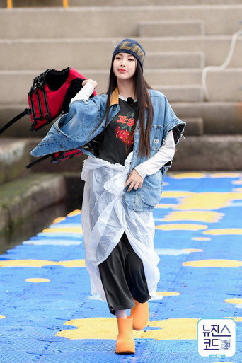 NewJeans Code in 釜山海报